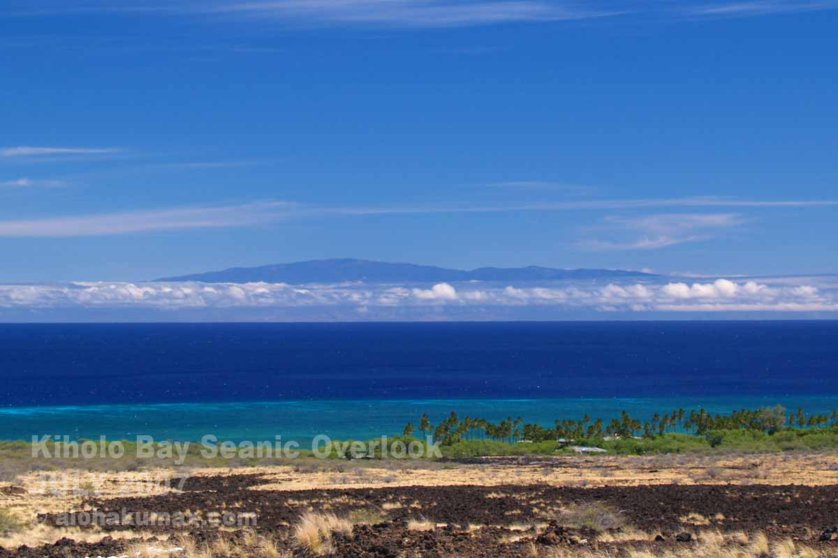 海の向こうに見えるのはマウイ島