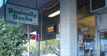 ベーシカリー・ブックス » ヒロの老舗書店 ／ ハワイ島